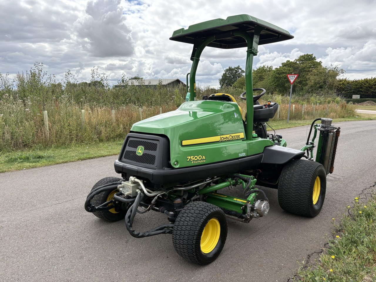 John Deere 7500AE Fairway Mower - Kerti fűkasza: 4 kép. John Deere 7500AE Fairway Mower - Kerti fűkasza: 4 kép.