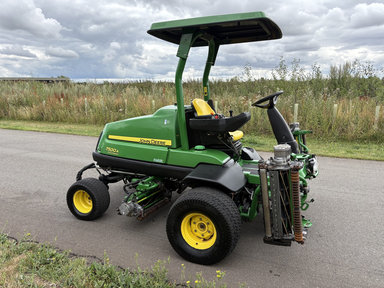 John Deere 7500AE Fairway Mower - Kerti fűkasza: 3 kép. John Deere 7500AE Fairway Mower - Kerti fűkasza: 3 kép.