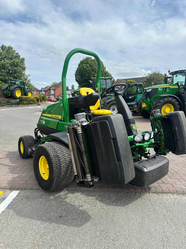John Deere 7500AE Fairway Mower - Kerti fűkasza: 5 kép. John Deere 7500AE Fairway Mower - Kerti fűkasza: 5 kép.