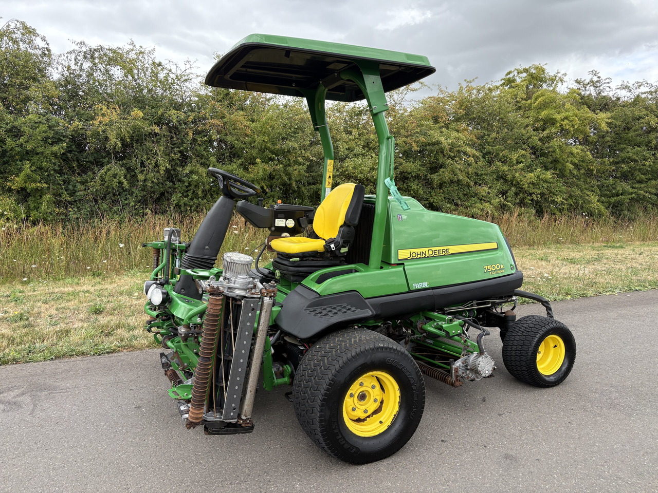 John Deere 7500AE Fairway Mower - Kerti fűkasza: 1 kép. John Deere 7500AE Fairway Mower - Kerti fűkasza: 1 kép.