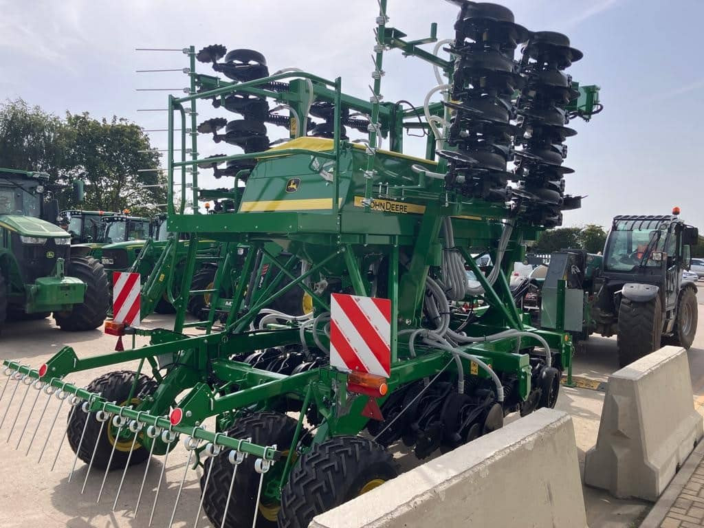 John Deere 750A - Szemenkénti vetőgép: 5 kép. John Deere 750A - Szemenkénti vetőgép: 5 kép.