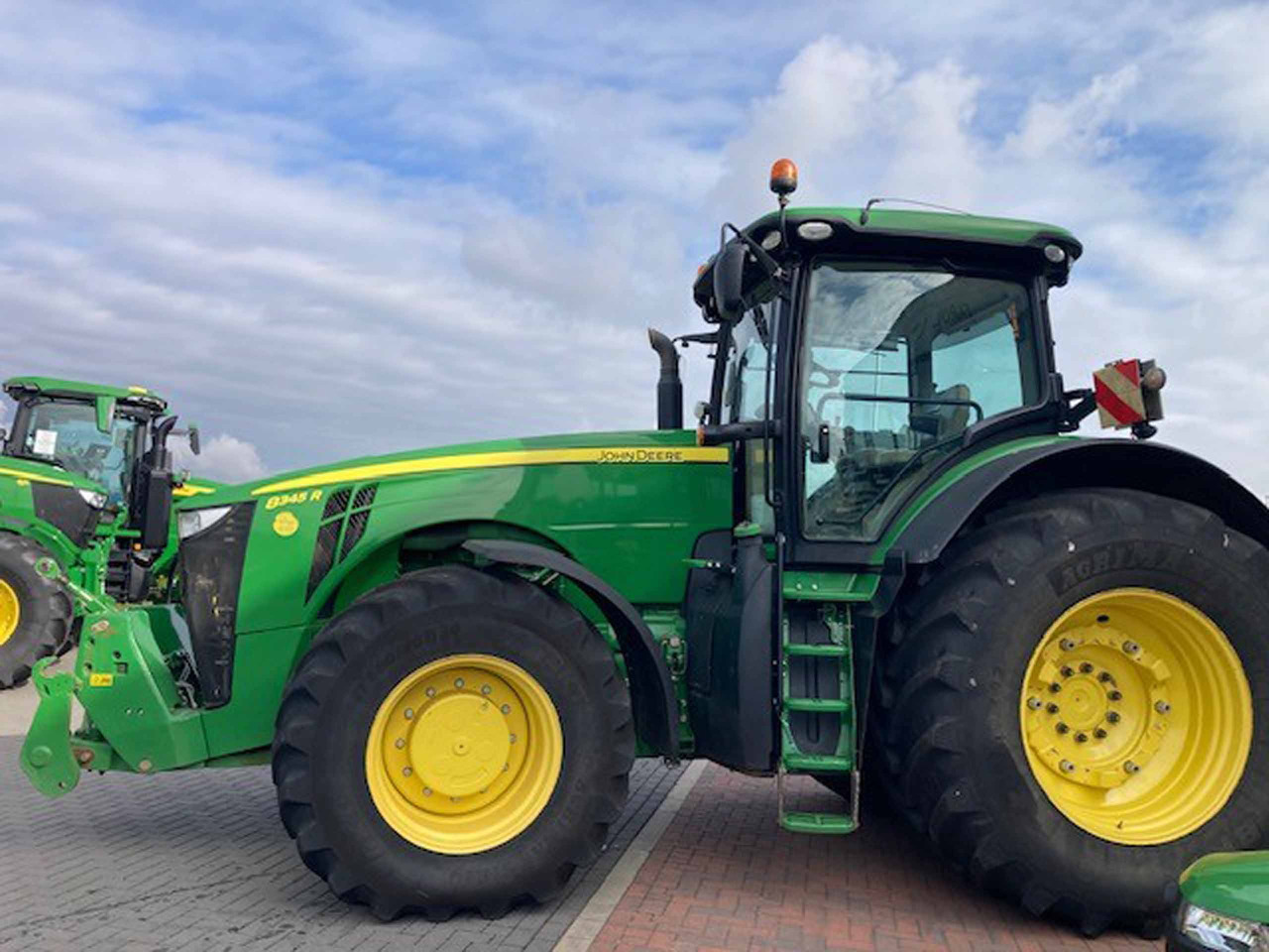 John Deere 8345R - Traktor: 2 kép. John Deere 8345R - Traktor: 2 kép.