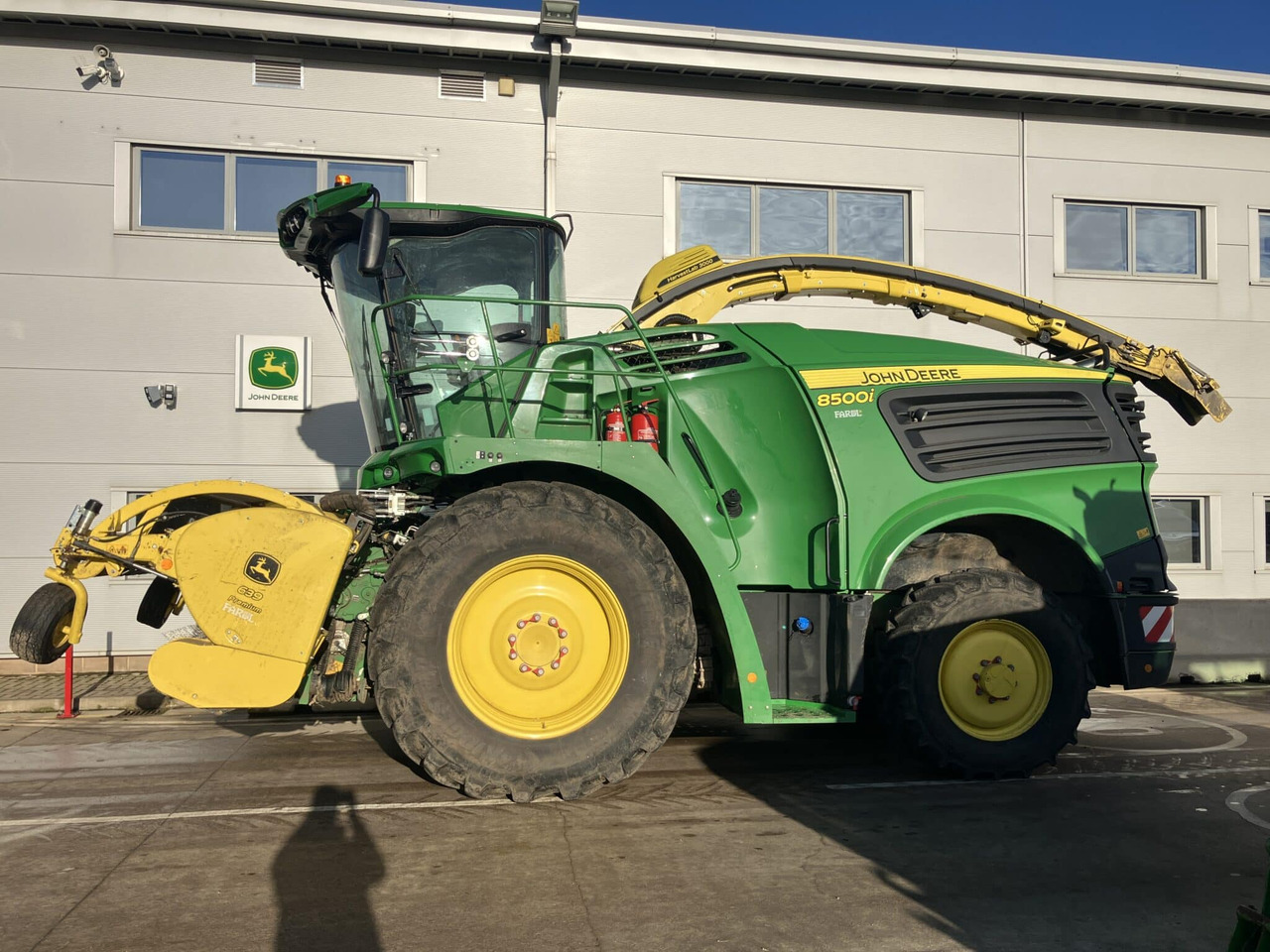 John Deere 8500i - Önjáró szecskázógép: 2 kép. John Deere 8500i - Önjáró szecskázógép: 2 kép.