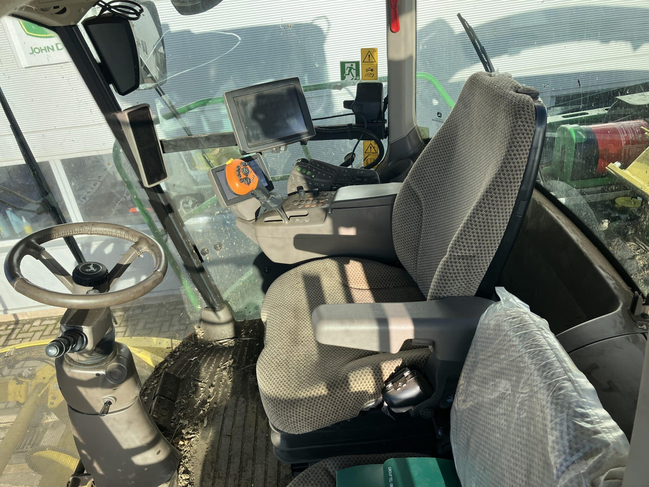 Önjáró szecskázógép John Deere 8500i: 12 kép. Önjáró szecskázógép John Deere 8500i: 12 kép.