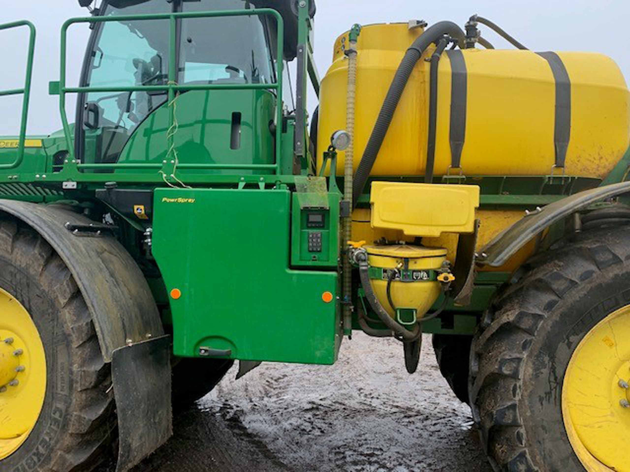 John Deere R4040i - Permetezők: 2 kép. John Deere R4040i - Permetezők: 2 kép.