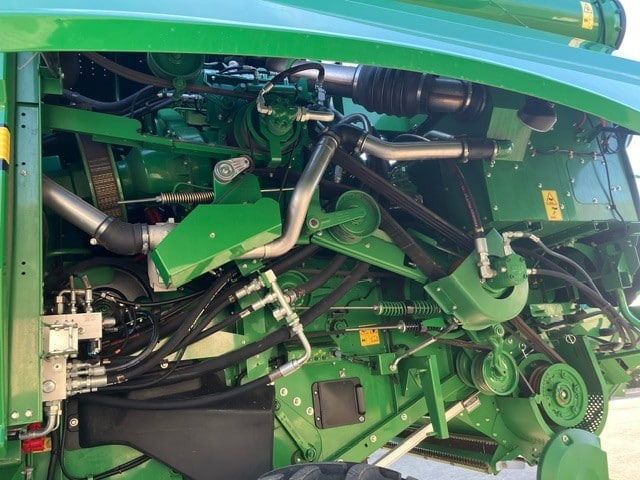 Kombájn John Deere S690 TM: 12 kép.