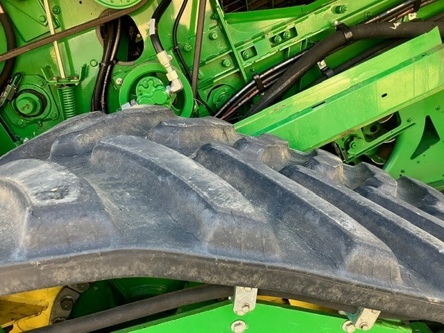Kombájn John Deere S690 TM: 18 kép.