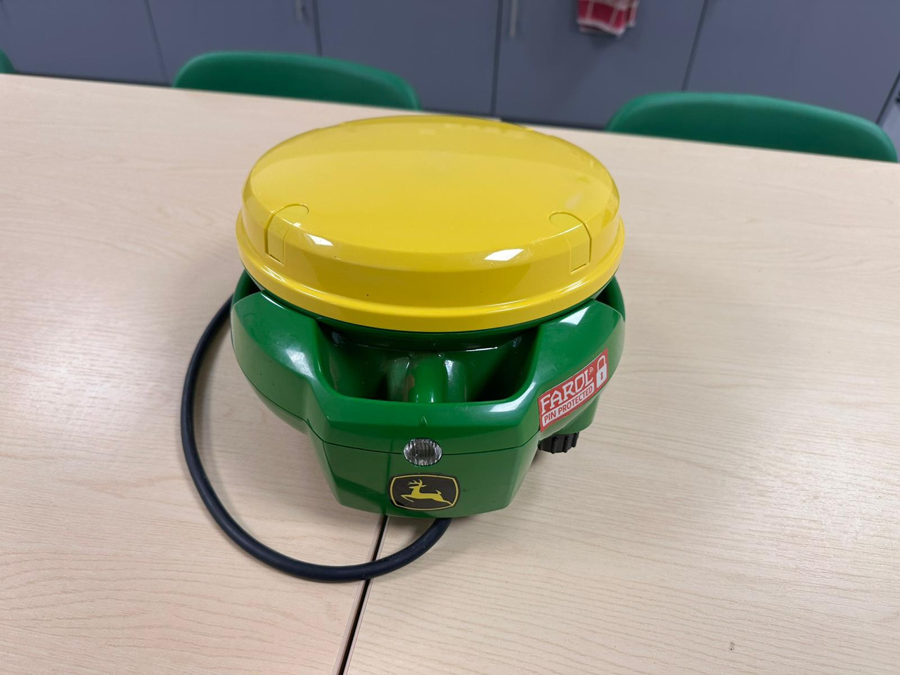 John Deere SF7000 GPS Dome - Navigációs rendszer - Mezőgazdasági gépek: 4 kép. John Deere SF7000 GPS Dome - Navigációs rendszer - Mezőgazdasági gépek: 4 kép.