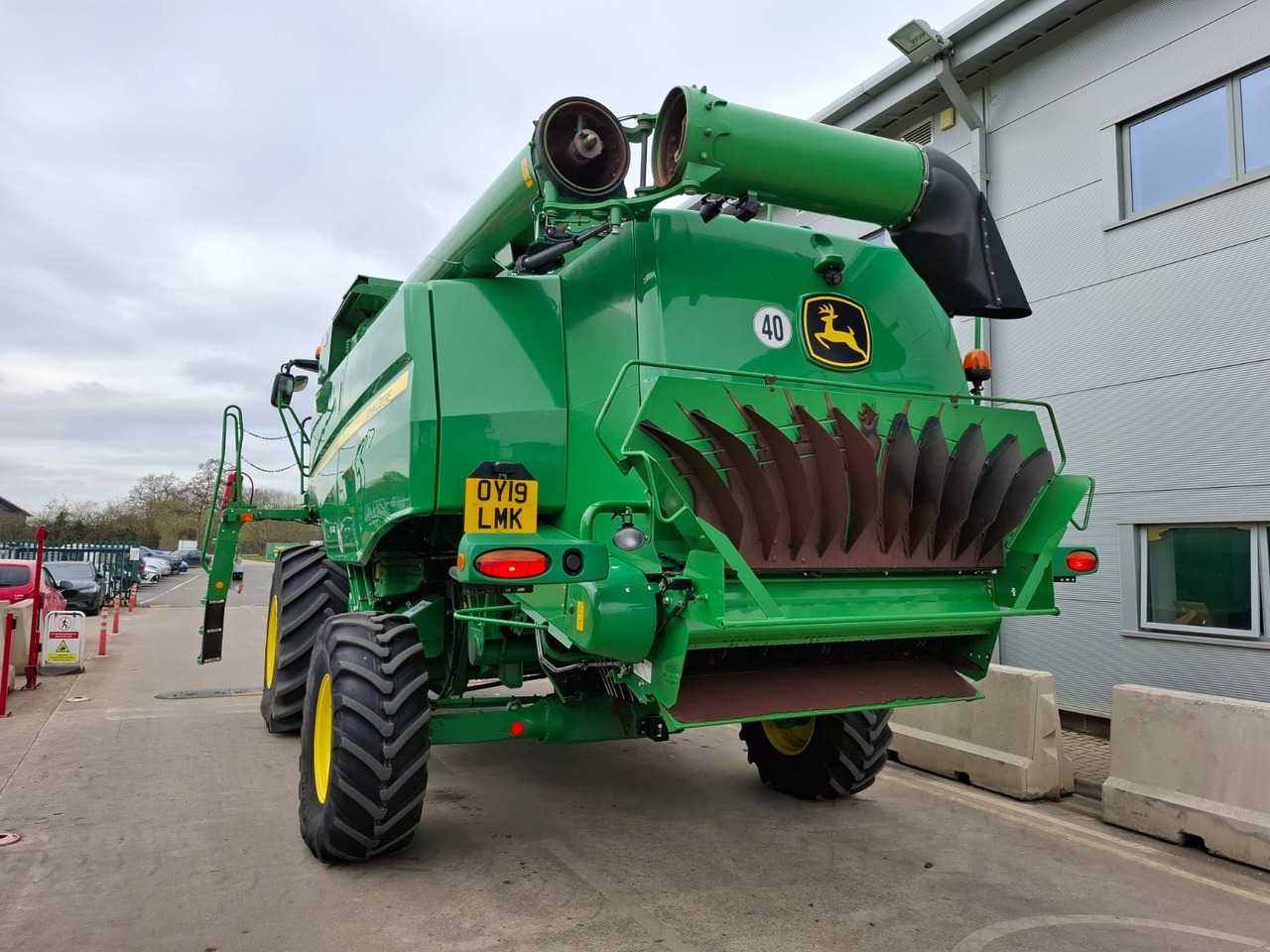 John Deere T670 - Kombájn: 3 kép. John Deere T670 - Kombájn: 3 kép.