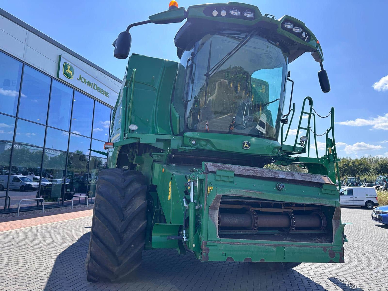 John Deere T670i HM - Kombájn: 2 kép. John Deere T670i HM - Kombájn: 2 kép.
