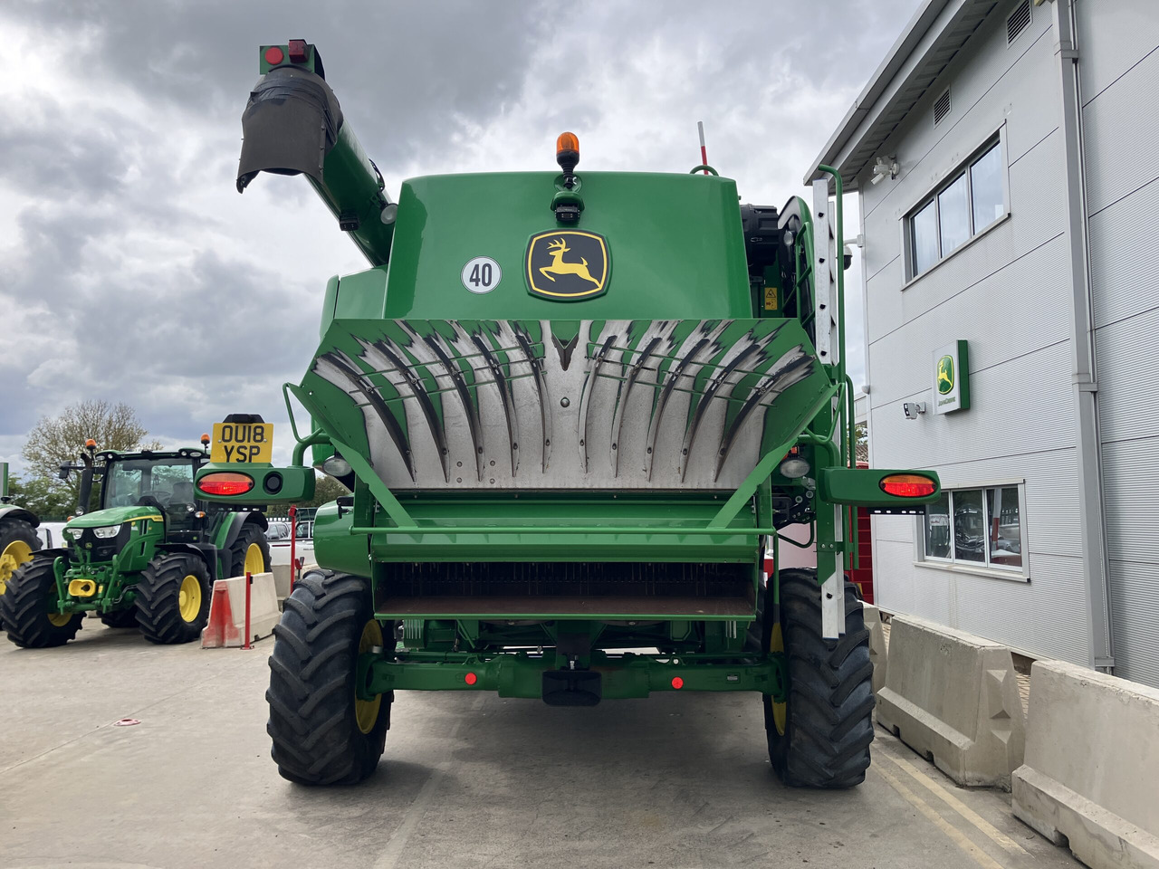 John Deere T670i HillMaster - Kombájn: 5 kép. John Deere T670i HillMaster - Kombájn: 5 kép.