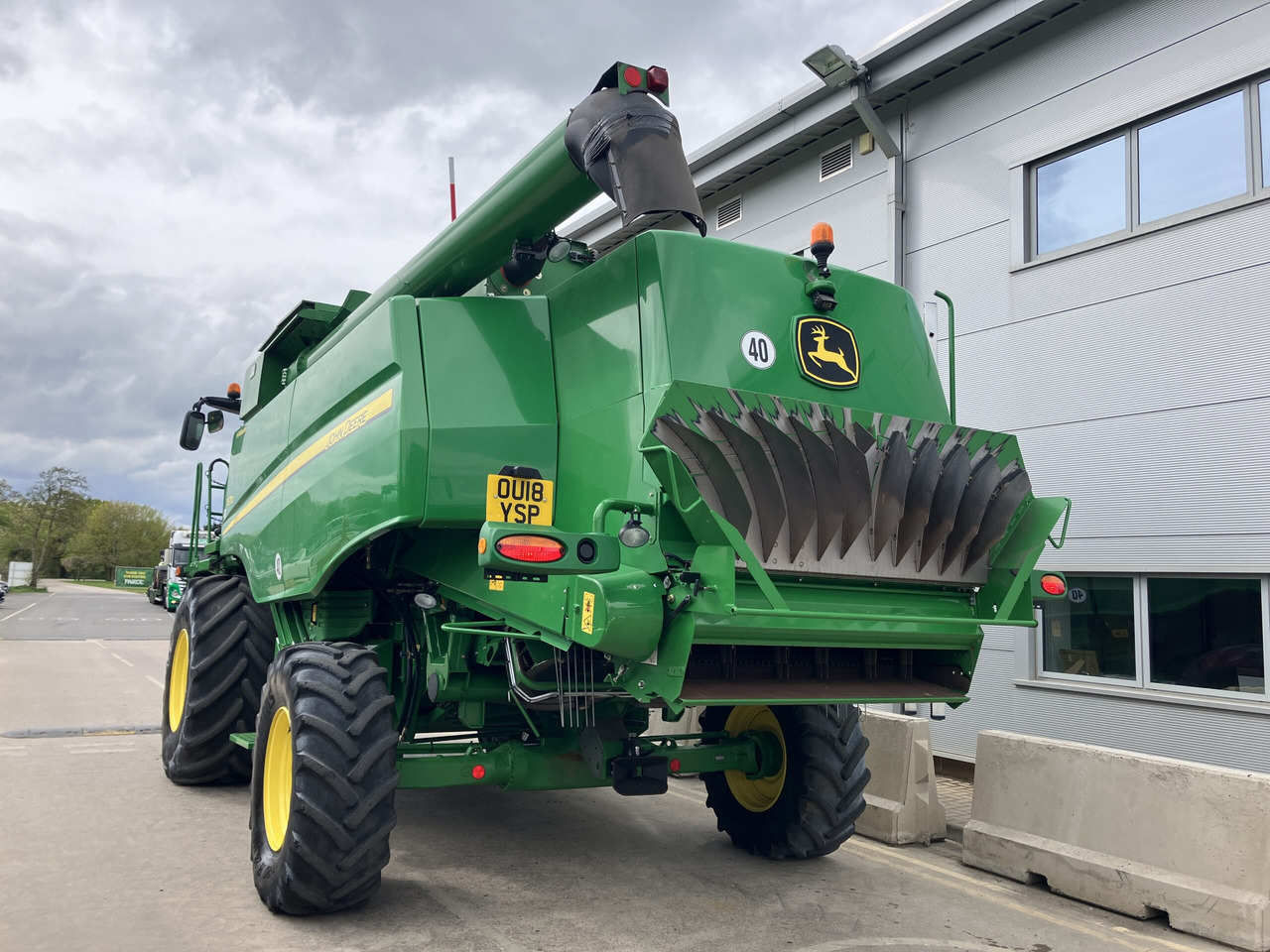 John Deere T670i HillMaster - Kombájn: 3 kép. John Deere T670i HillMaster - Kombájn: 3 kép.