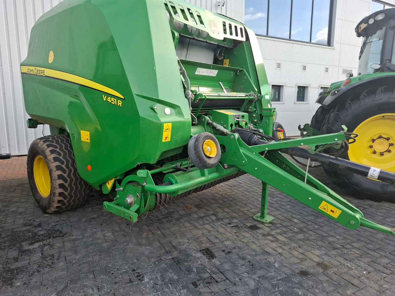John Deere V451R - Szálastakarmány betakarítás gépei: 1 kép. John Deere V451R - Szálastakarmány betakarítás gépei: 1 kép.