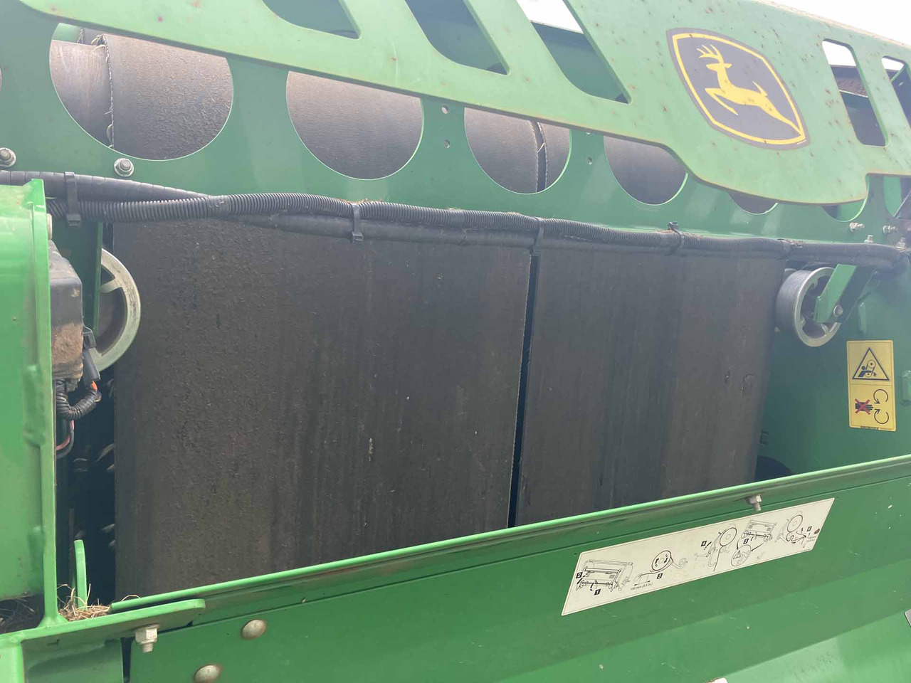 John Deere V451R - Szálastakarmány betakarítás gépei: 4 kép. John Deere V451R - Szálastakarmány betakarítás gépei: 4 kép.