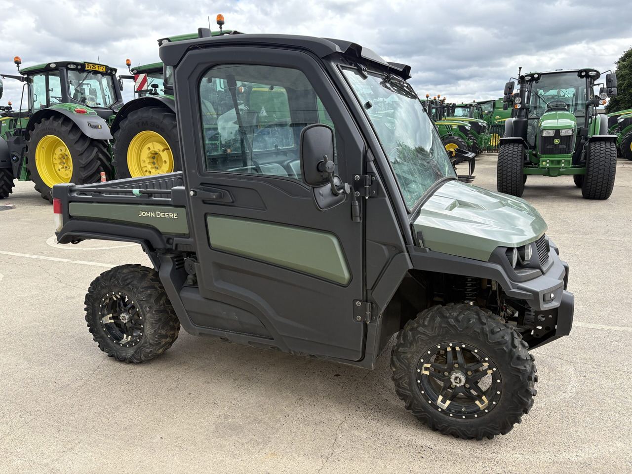John Deere XUV865M Gator - ATV/ Quad: 3 kép. John Deere XUV865M Gator - ATV/ Quad: 3 kép.