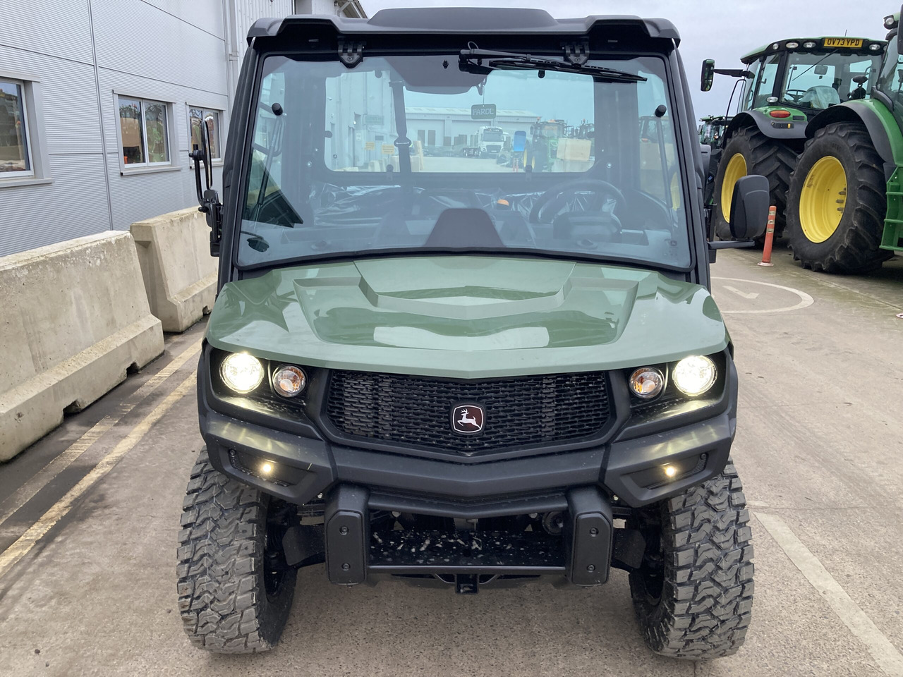 ATV/ Quad John Deere XUV875M Gator: 8 kép.
