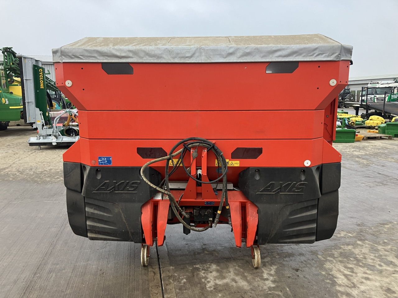 Kuhn Axis 40.2 H-EMC Varispread Pro - Műtrágyaszóró: 4 kép. Kuhn Axis 40.2 H-EMC Varispread Pro - Műtrágyaszóró: 4 kép.