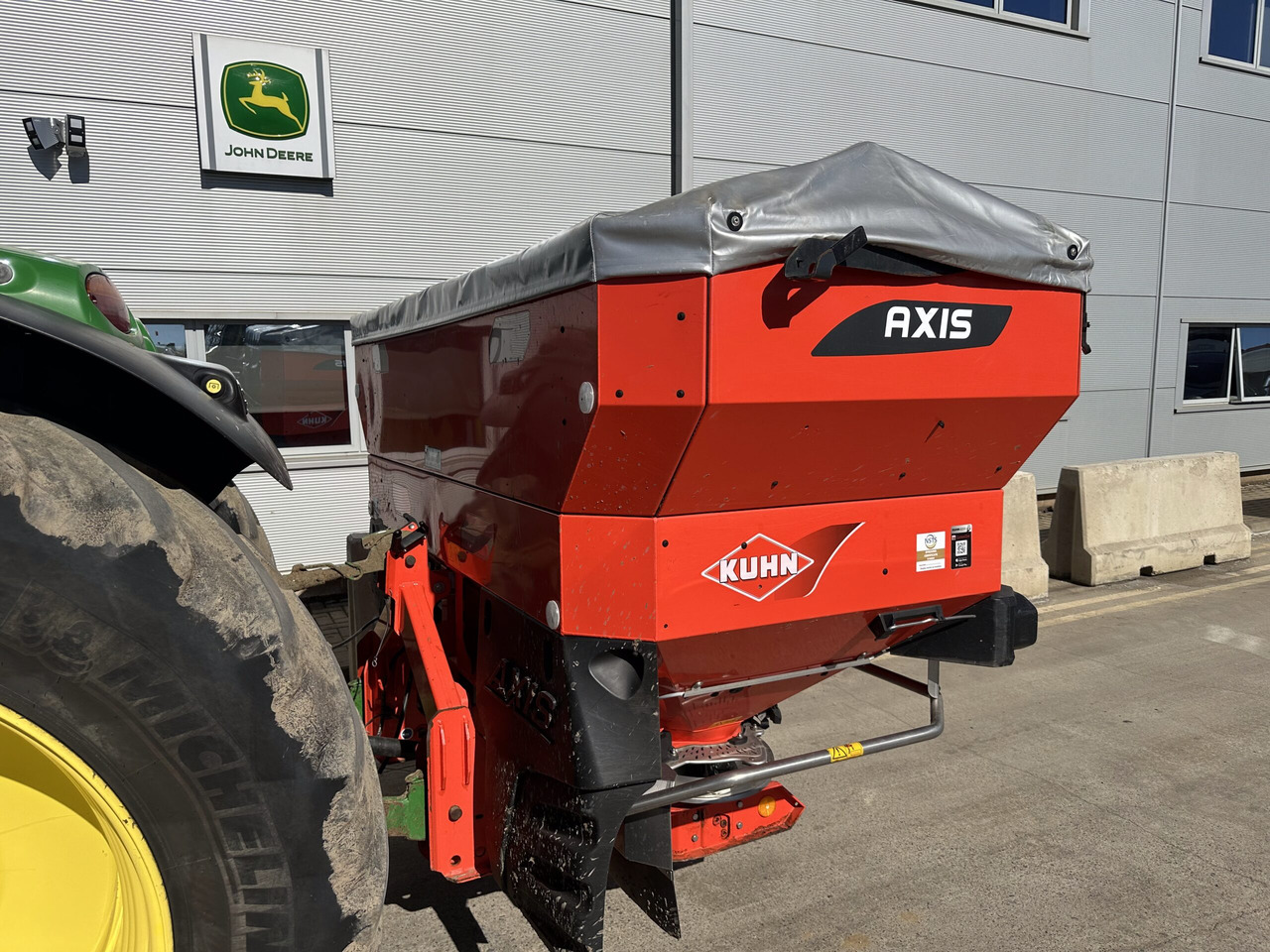 Kuhn Axis 40.2 M-EMC-W - Műtrágyaszóró: 2 kép. Kuhn Axis 40.2 M-EMC-W - Műtrágyaszóró: 2 kép.