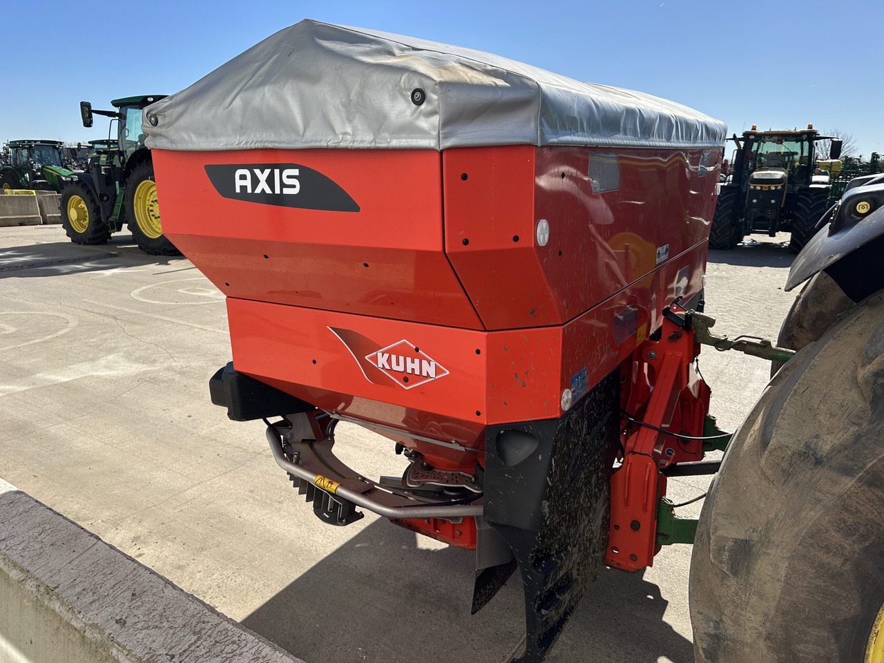 Kuhn Axis 40.2 M-EMC-W - Műtrágyaszóró: 5 kép. Kuhn Axis 40.2 M-EMC-W - Műtrágyaszóró: 5 kép.