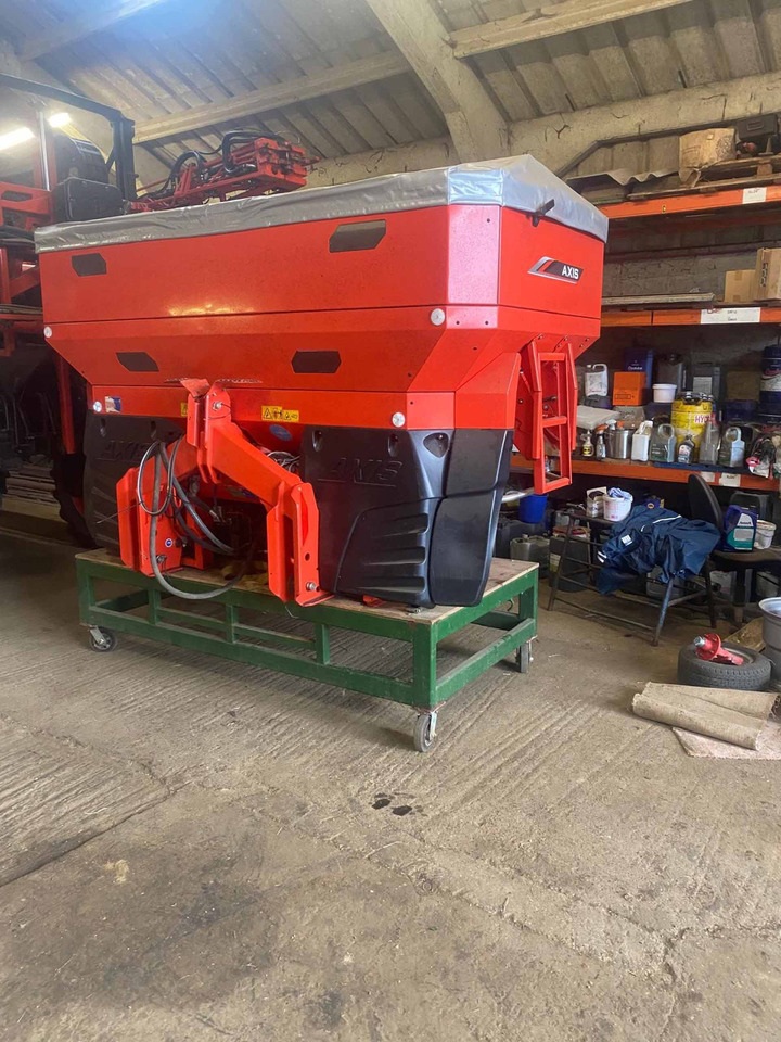 Kuhn Axis 50.2 H-EMC-W - Műtrágyaszóró: 5 kép. Kuhn Axis 50.2 H-EMC-W - Műtrágyaszóró: 5 kép.