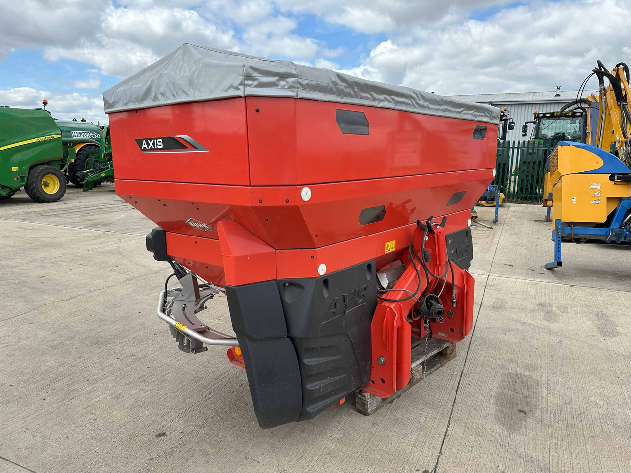 Kuhn Axis 50.2 M-EMC-W - Műtrágyaszóró: 3 kép. Kuhn Axis 50.2 M-EMC-W - Műtrágyaszóró: 3 kép.