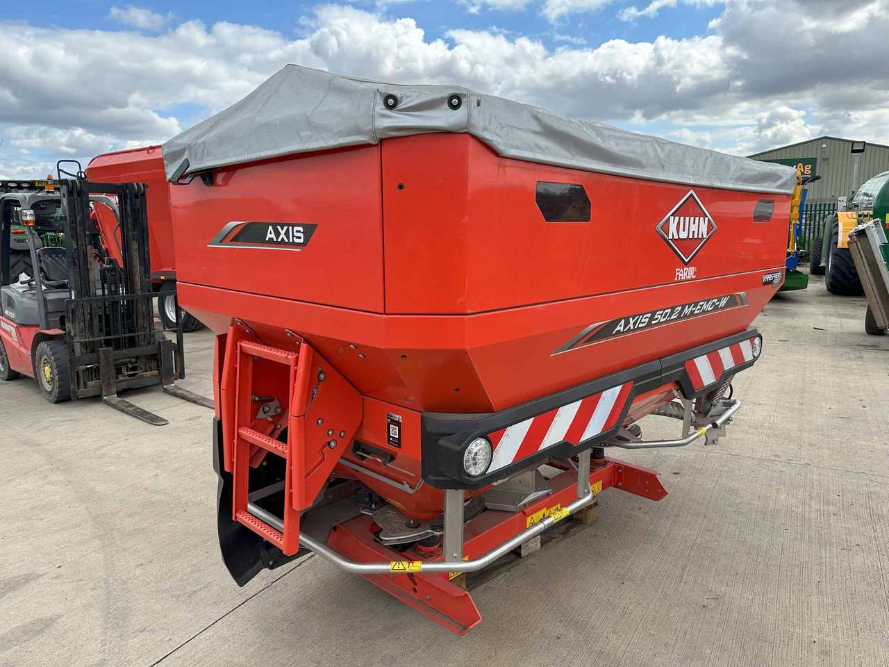 Kuhn Axis 50.2 M-EMC-W - Műtrágyaszóró: 5 kép. Kuhn Axis 50.2 M-EMC-W - Műtrágyaszóró: 5 kép.