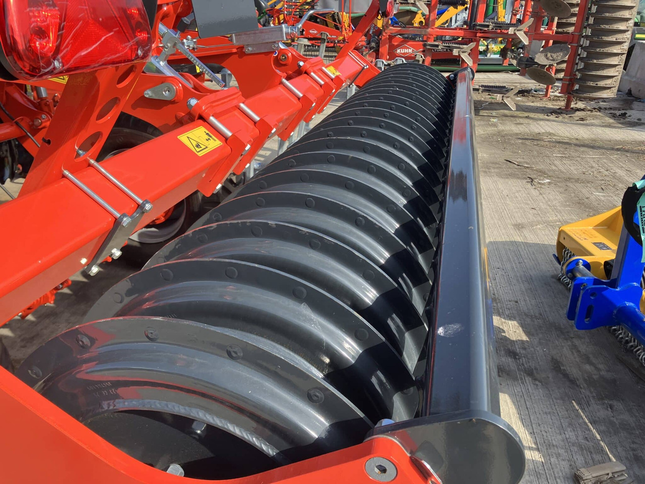 Kuhn Optimer L6000 - Talajművelő gep: 4 kép. Kuhn Optimer L6000 - Talajművelő gep: 4 kép.