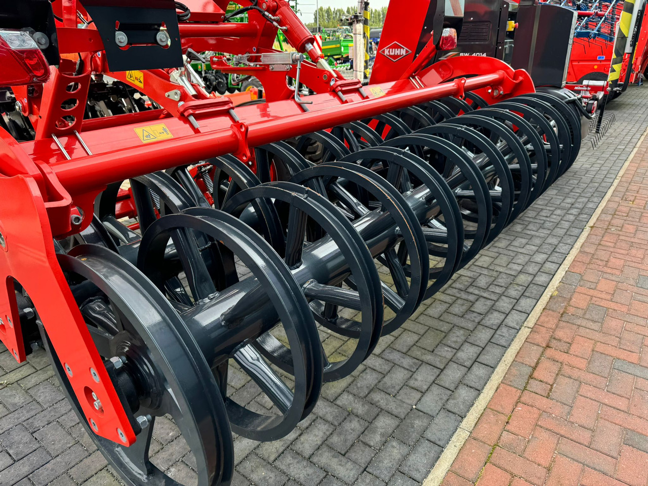 Kuhn Optimer L6000 - Talajművelő gep: 2 kép. Kuhn Optimer L6000 - Talajművelő gep: 2 kép.