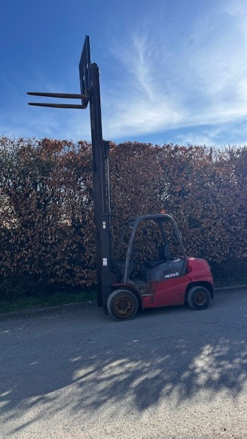 MANITOU MI30D - Dízel targonca: 2 kép. MANITOU MI30D - Dízel targonca: 2 kép.