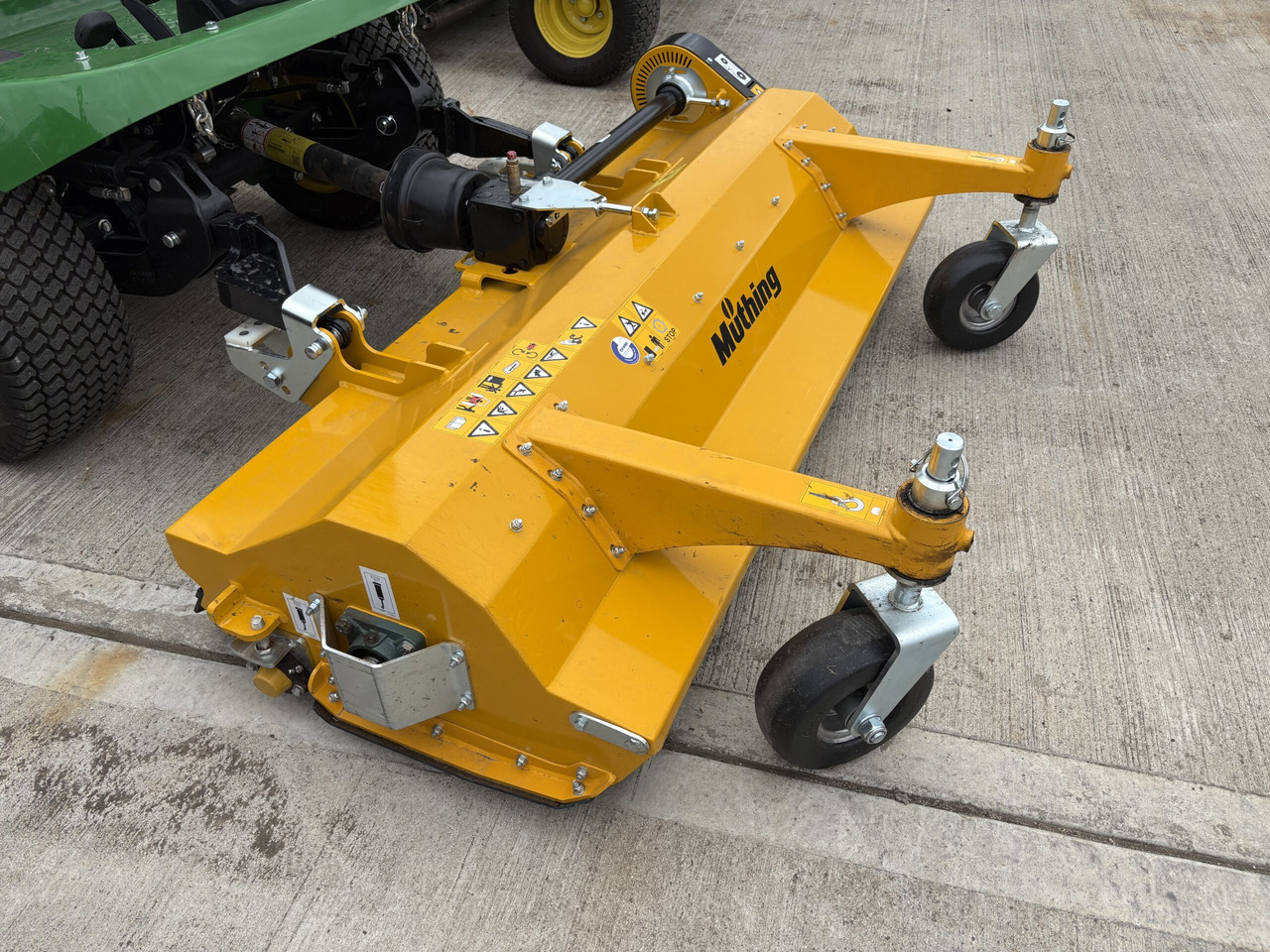 Muthing MU-FM160 JD Outfront Flail Mower - Kerti fűkasza: 2 kép. Muthing MU-FM160 JD Outfront Flail Mower - Kerti fűkasza: 2 kép.