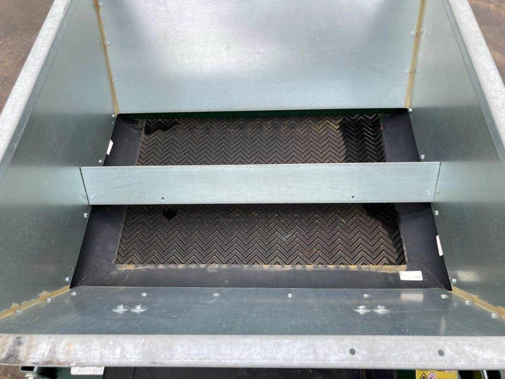 Turfco F15B Mete-R-Matic topdresser - Kerti gépek: 4 kép. Turfco F15B Mete-R-Matic topdresser - Kerti gépek: 4 kép.