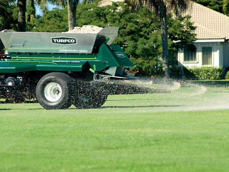 Turfco Towed 1550 WideSpin Broadcast Topdresser - Kerti gépek: 4 kép. Turfco Towed 1550 WideSpin Broadcast Topdresser - Kerti gépek: 4 kép.