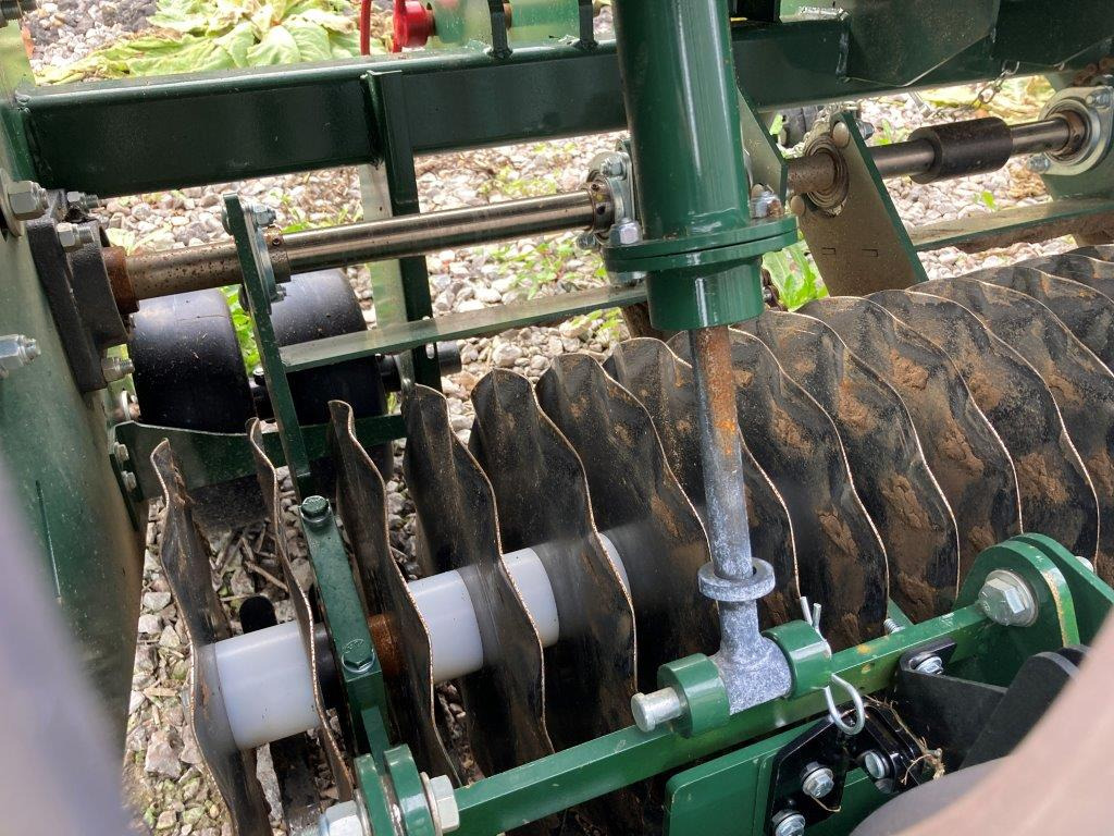Turfco TriWave™ 60 Overseeder - Vetőgép: 5 kép. Turfco TriWave™ 60 Overseeder - Vetőgép: 5 kép.