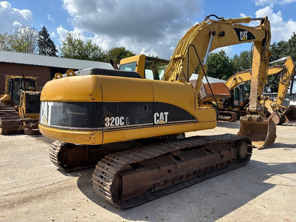 CAT 320 C L - Lánctalpas kotró: 3 kép. CAT 320 C L - Lánctalpas kotró: 3 kép.