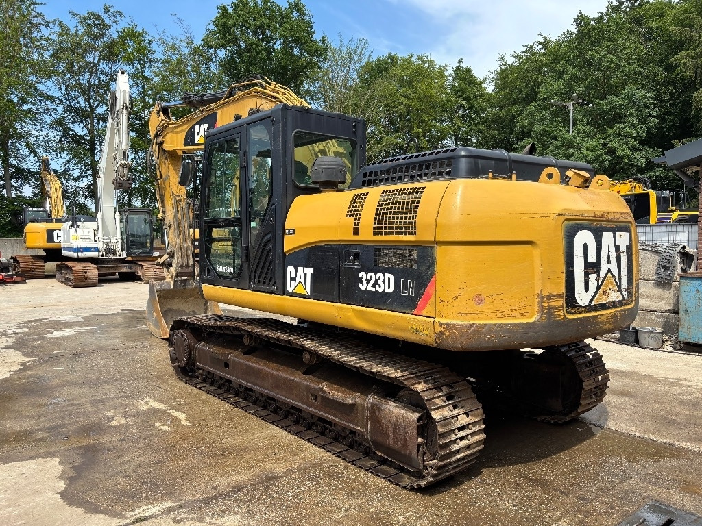 CAT 323 D LN - Lánctalpas kotró: 3 kép. CAT 323 D LN - Lánctalpas kotró: 3 kép.