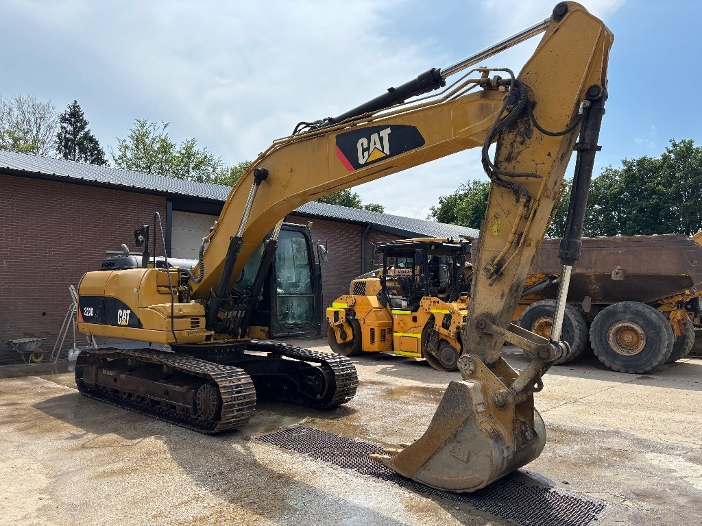 CAT 323 D LN - Lánctalpas kotró: 5 kép. CAT 323 D LN - Lánctalpas kotró: 5 kép.
