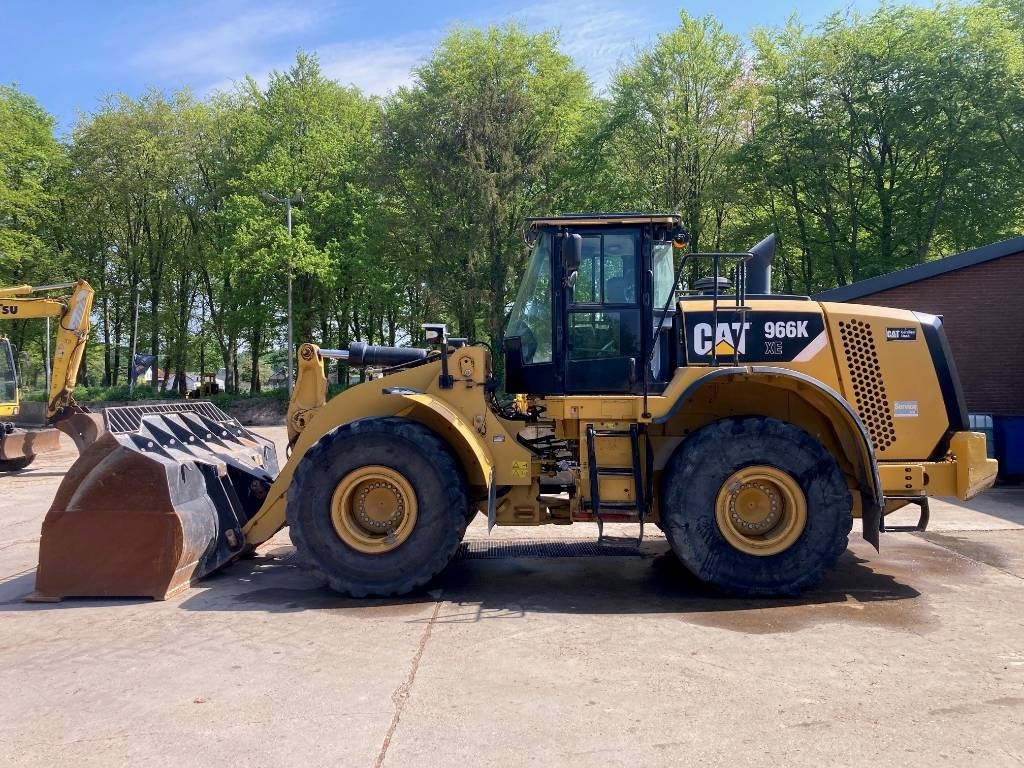 CAT 966 K XE 966K XE - Gumikerekes homlokrakodó: 2 kép. CAT 966 K XE 966K XE - Gumikerekes homlokrakodó: 2 kép.