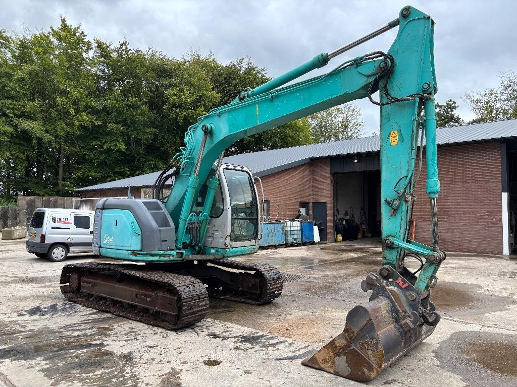 Kobelco SK 135 - Lánctalpas kotró: 4 kép. Kobelco SK 135 - Lánctalpas kotró: 4 kép.