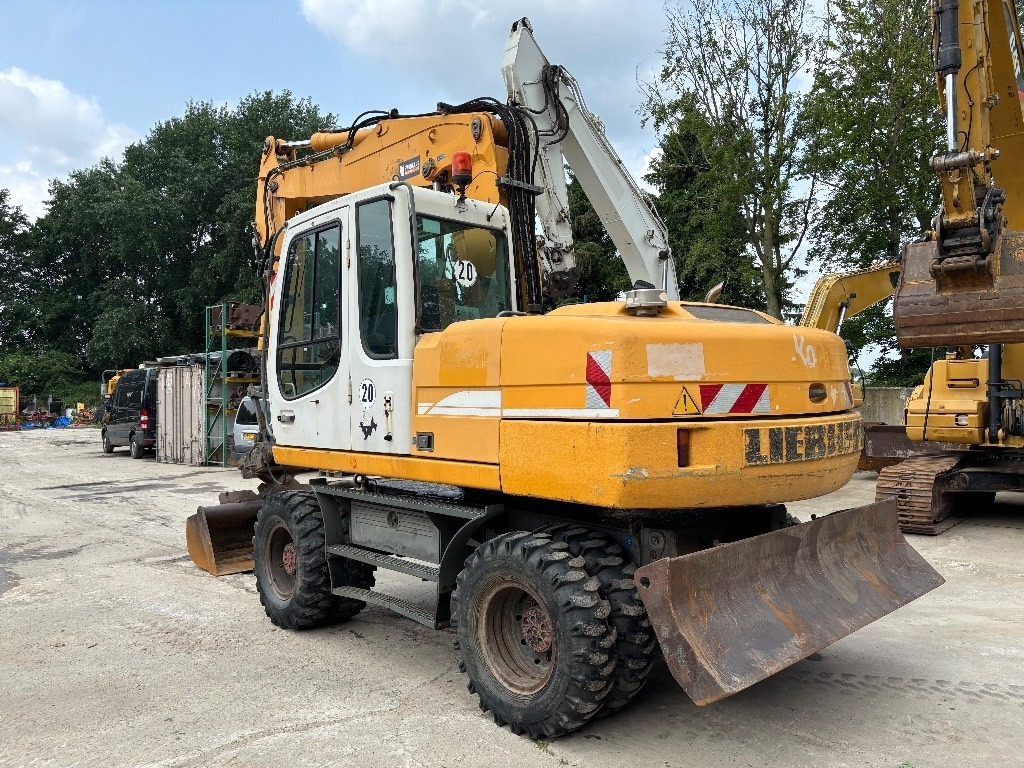 Liebherr A316 - Gumikerekes kotró: 3 kép. Liebherr A316 - Gumikerekes kotró: 3 kép.