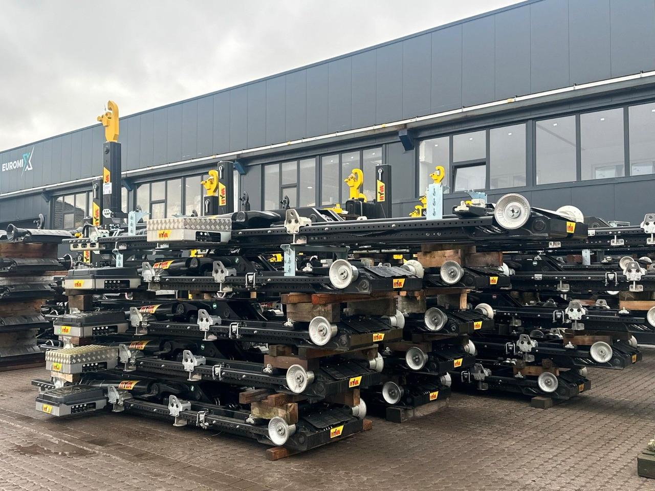 Hyva Abrollkipper Aufbauten 12ton 20ton 26ton - Horgos rakodó teherautó: 3 kép. Hyva Abrollkipper Aufbauten 12ton 20ton 26ton - Horgos rakodó teherautó: 3 kép.