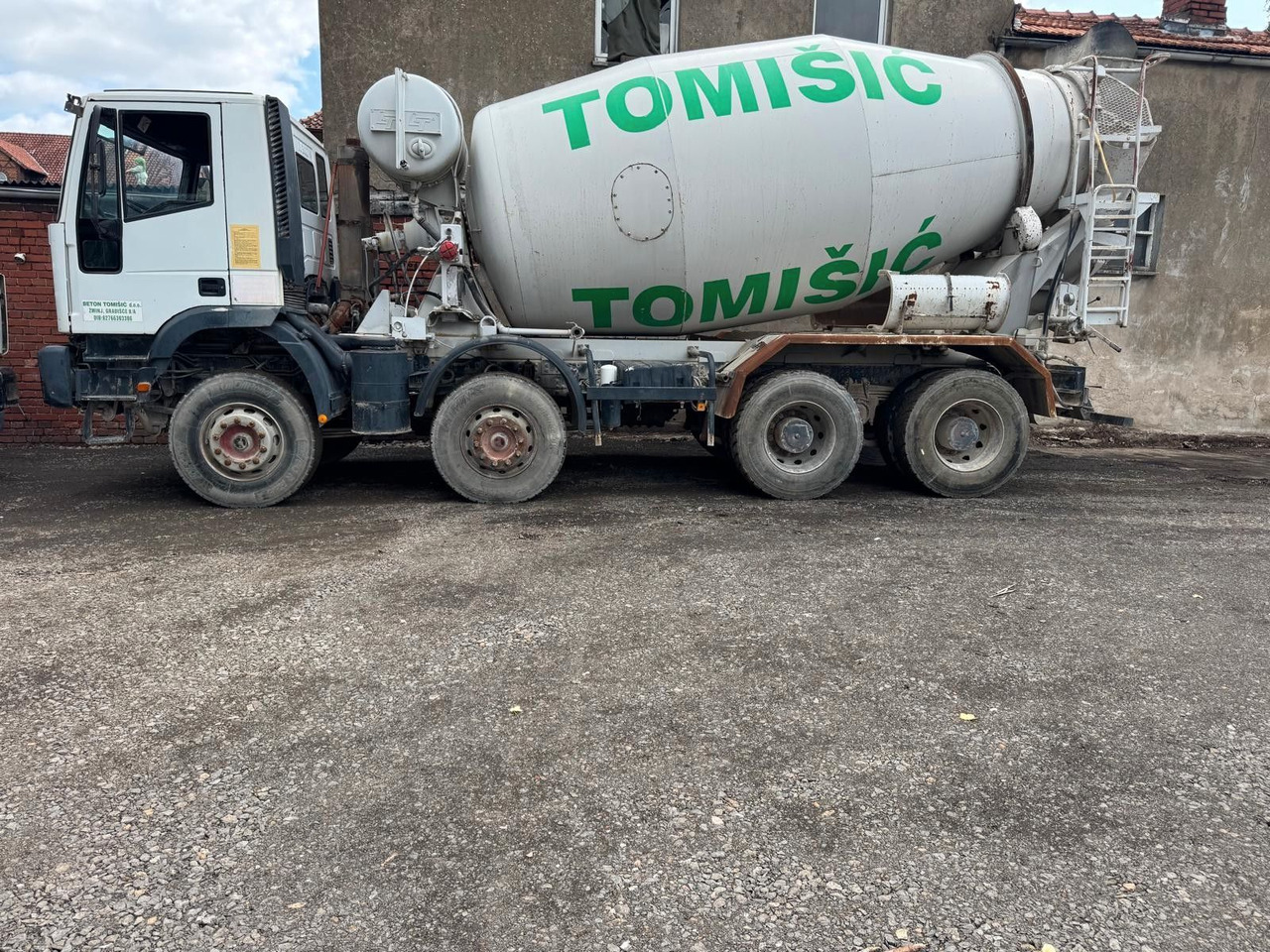Iveco 410 EH 420 8X4 10m³ - Betonmixer: 4 kép. Iveco 410 EH 420 8X4 10m³ - Betonmixer: 4 kép.