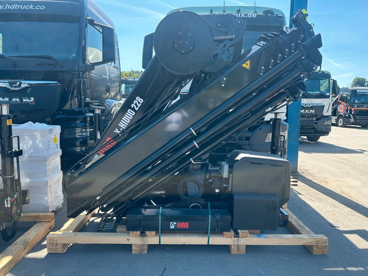 Kran Hiab X Hiduo 228-6 - Darus autó: 1 kép. Kran Hiab X Hiduo 228-6 - Darus autó: 1 kép.