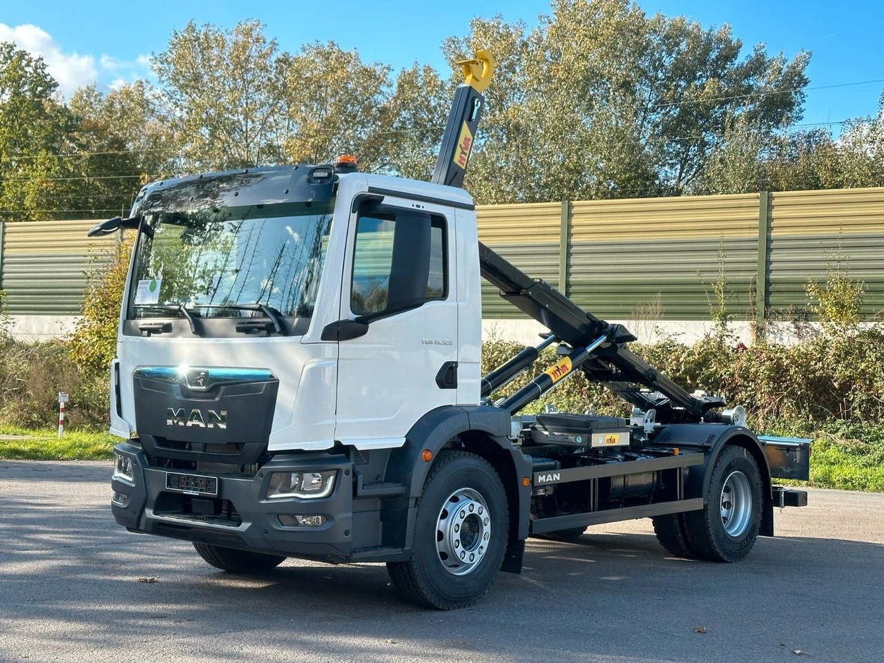 MAN TGM 18.320 4x2 Euro 6e Hyva 12-45 - Horgos rakodó teherautó, Darus autó: 1 kép. MAN TGM 18.320 4x2 Euro 6e Hyva 12-45 - Horgos rakodó teherautó, Darus autó: 1 kép.