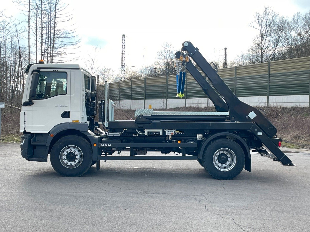 MAN TGM 18.320 4x2 Euro 6e Hyva Absetzkipper - Billenőplatós teherautó, Darus autó: 3 kép. MAN TGM 18.320 4x2 Euro 6e Hyva Absetzkipper - Billenőplatós teherautó, Darus autó: 3 kép.