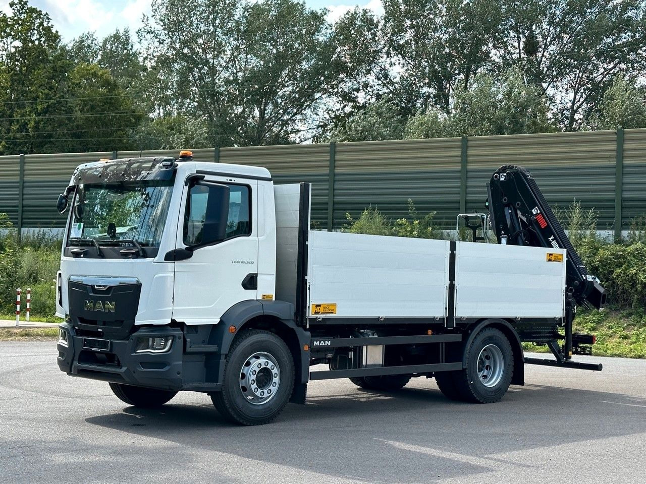 MAN TGM 18.320 4x2 Euro6e Kran Hiab - Darus autó: 2 kép. MAN TGM 18.320 4x2 Euro6e Kran Hiab - Darus autó: 2 kép.
