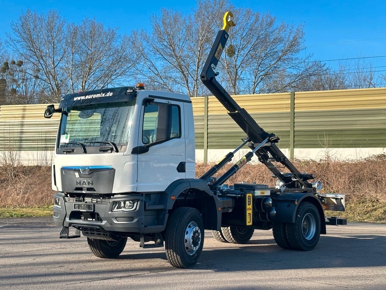 MAN TGM 18.320 4x4 Euro 6e Hyva 12-45 - Horgos rakodó teherautó, Darus autó: 1 kép. MAN TGM 18.320 4x4 Euro 6e Hyva 12-45 - Horgos rakodó teherautó, Darus autó: 1 kép.