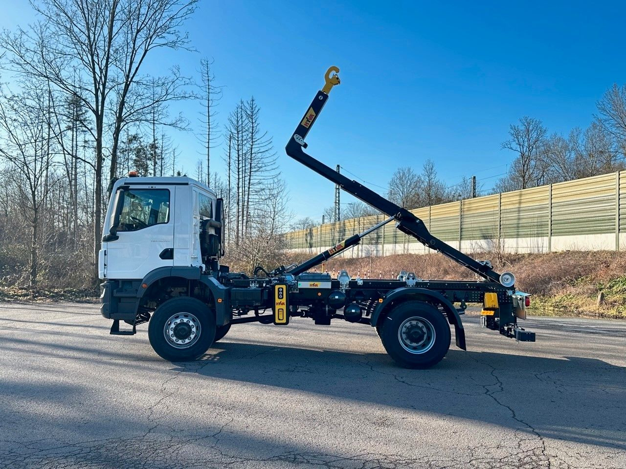 MAN TGM 18.320 4x4 Euro 6e Hyva 12-45 - Horgos rakodó teherautó, Darus autó: 3 kép. MAN TGM 18.320 4x4 Euro 6e Hyva 12-45 - Horgos rakodó teherautó, Darus autó: 3 kép.
