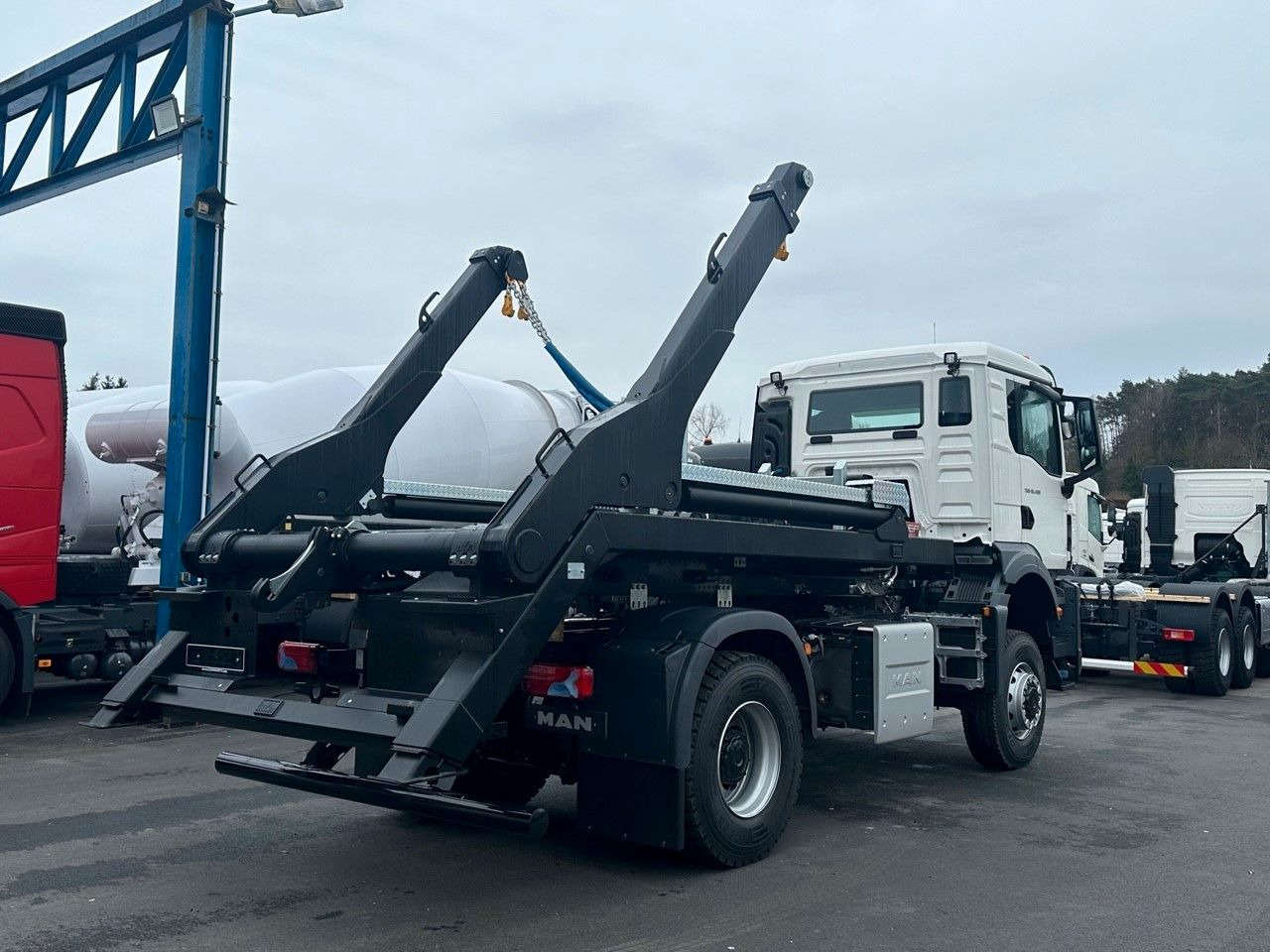 MAN TGS 18.400 4x4 Euro 6e Hyva Absetzkipper - Billenőplatós teherautó, Darus autó: 3 kép. MAN TGS 18.400 4x4 Euro 6e Hyva Absetzkipper - Billenőplatós teherautó, Darus autó: 3 kép.