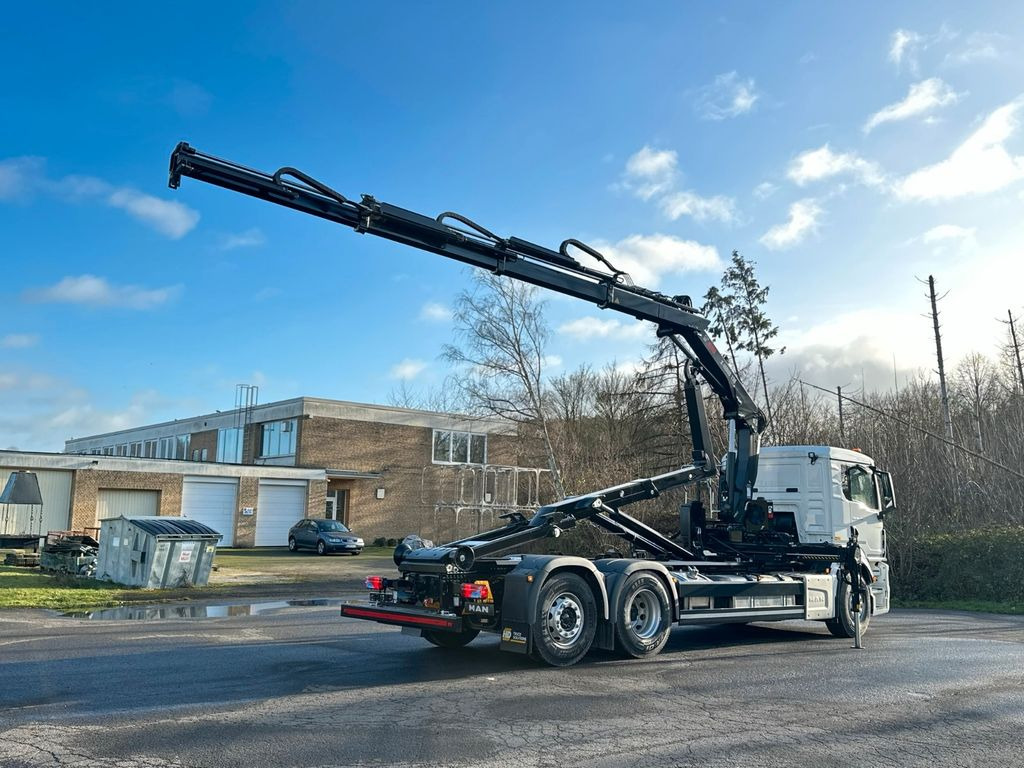 MAN TGS 26.470 6x2 Abrollkipper + Kran Hiab 138-3 - Horgos rakodó teherautó, Darus autó: 5 kép. MAN TGS 26.470 6x2 Abrollkipper + Kran Hiab 138-3 - Horgos rakodó teherautó, Darus autó: 5 kép.