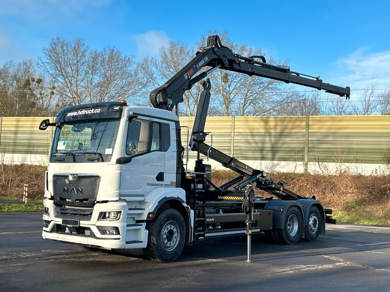 MAN TGS 26.470 6x2 Abrollkipper + Kran Hiab 138-3 - Horgos rakodó teherautó, Darus autó: 2 kép. MAN TGS 26.470 6x2 Abrollkipper + Kran Hiab 138-3 - Horgos rakodó teherautó, Darus autó: 2 kép.